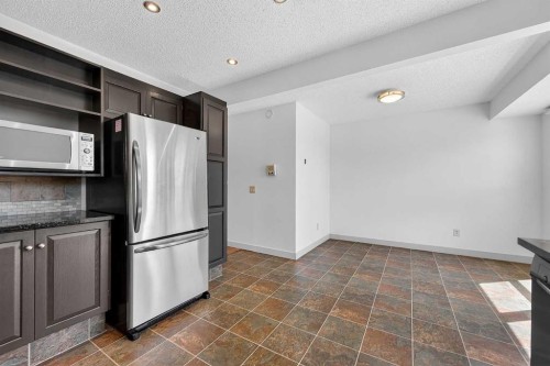1-185 Woodridge Drive Sw, Calgary, AB 