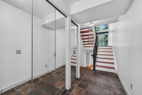 1-185 Woodridge Drive Sw, Calgary, AB 