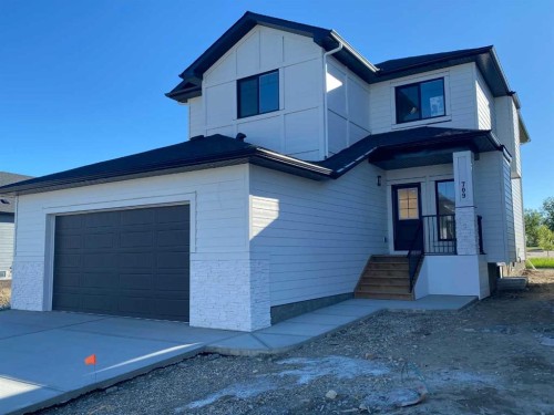 709 MANDALAY Avenue NW Carstairs, AB T0M 0N0