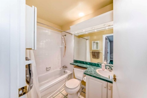 3301-393 Patterson Hill Sw, Calgary, AB - Indoor Photo Showing Bathroom
