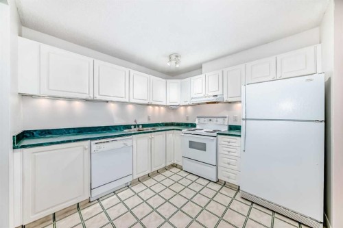 3301-393 Patterson Hill Sw, Calgary, AB - Indoor Photo Showing Kitchen