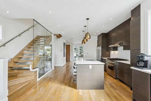 911 Drury Avenue Ne, Calgary, AB - Indoor Photo Showing Kitchen With Upgraded Kitchen