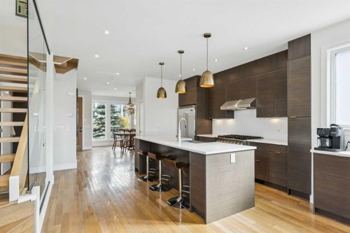 911 Drury Avenue Ne, Calgary, AB - Indoor Photo Showing Kitchen With Upgraded Kitchen