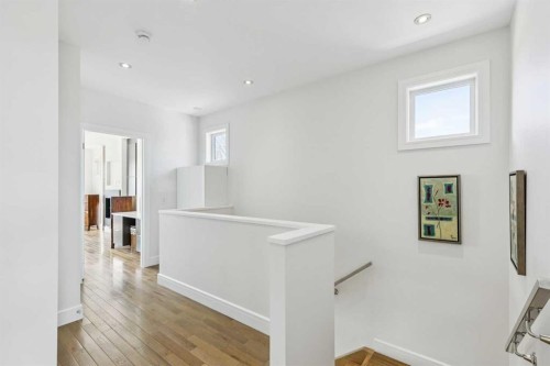 911 Drury Avenue Ne, Calgary, AB - Indoor Photo Showing Other Room