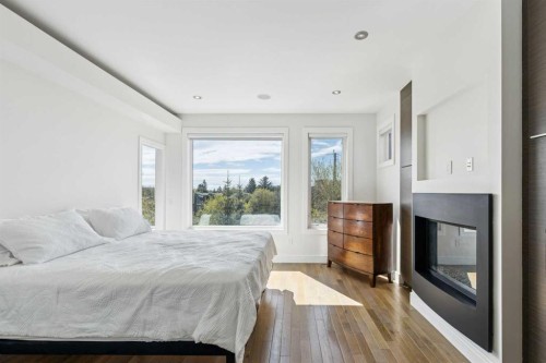 911 Drury Avenue Ne, Calgary, AB - Indoor Photo Showing Bedroom