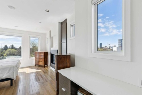 911 Drury Avenue Ne, Calgary, AB - Indoor Photo Showing Bedroom