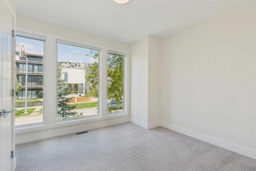 911 Drury Avenue Ne, Calgary, AB - Indoor Photo Showing Other Room