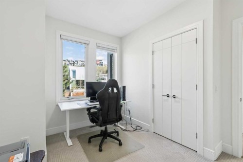 911 Drury Avenue Ne, Calgary, AB - Indoor