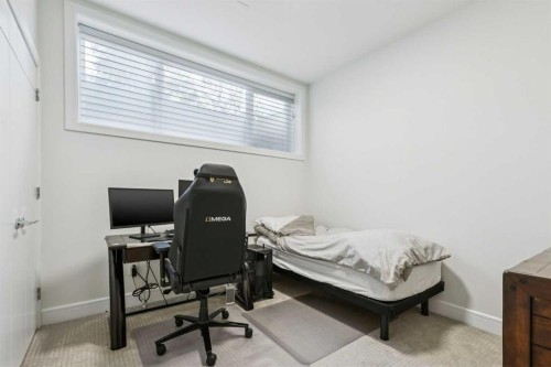 911 Drury Avenue Ne, Calgary, AB - Indoor Photo Showing Office