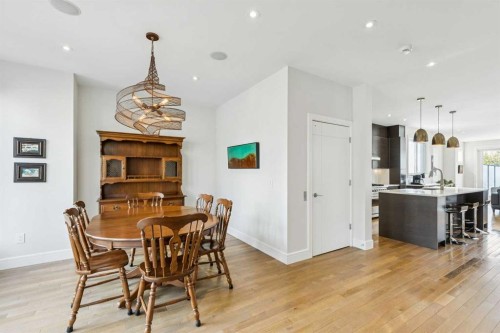 911 Drury Avenue Ne, Calgary, AB - Indoor Photo Showing Dining Room