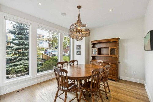 911 Drury Avenue Ne, Calgary, AB - Indoor Photo Showing Dining Room