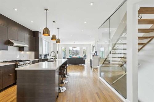 911 Drury Avenue Ne, Calgary, AB - Indoor Photo Showing Kitchen With Upgraded Kitchen