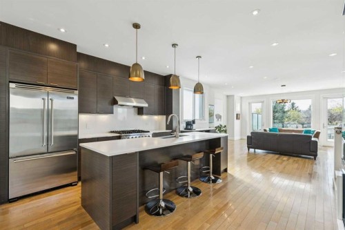 911 Drury Avenue Ne, Calgary, AB - Indoor Photo Showing Kitchen With Upgraded Kitchen