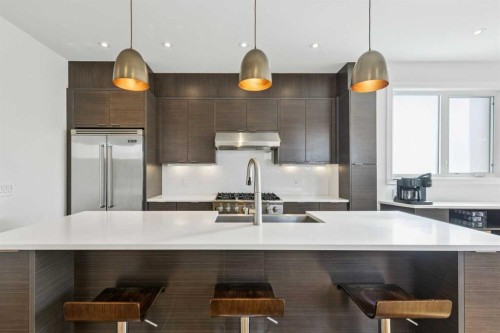 911 Drury Avenue Ne, Calgary, AB - Indoor Photo Showing Kitchen With Upgraded Kitchen