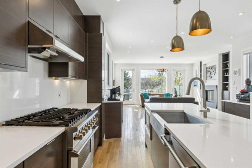 911 Drury Avenue Ne, Calgary, AB - Indoor Photo Showing Kitchen With Upgraded Kitchen