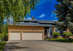 40 Edgemont Court NW Calgary, AB T3A 2N3