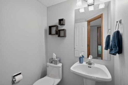84 Hidden Spring Close Nw, Calgary, AB 