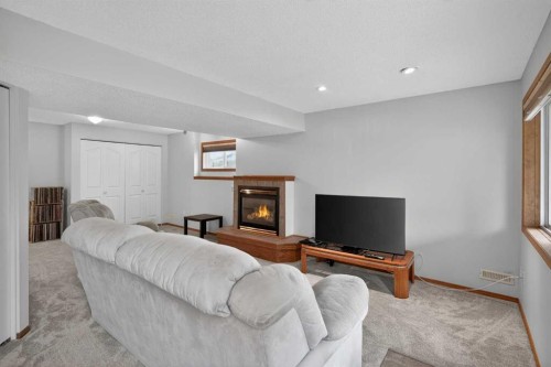 84 Hidden Spring Close Nw, Calgary, AB 