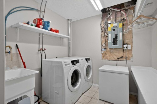 84 Hidden Spring Close Nw, Calgary, AB 
