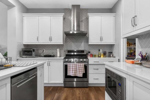 23 Red Sky Manor, Calgary, AB - Indoor Photo Showing Kitchen
