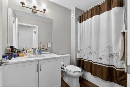 23 Red Sky Manor, Calgary, AB - Indoor Photo Showing Bathroom