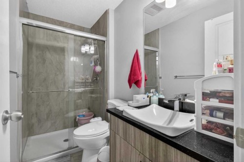 23 Red Sky Manor, Calgary, AB - Indoor Photo Showing Bathroom