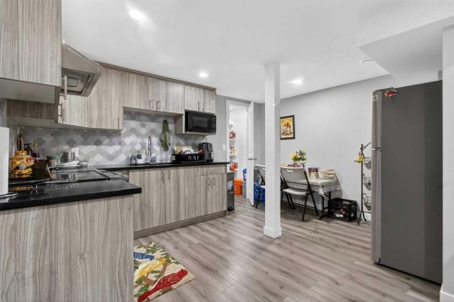 23 Red Sky Manor, Calgary, AB - Indoor Photo Showing Kitchen