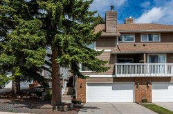 11 Stradwick Place SW Calgary, AB T3H 1T3
