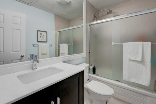 11 Stradwick Place Sw, Calgary, AB 