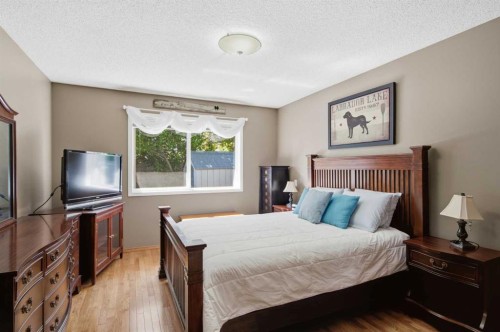 69 Chaparral Villas Se, Calgary, AB - Indoor Photo Showing Bedroom