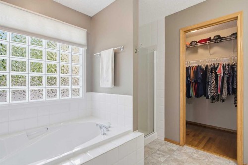 69 Chaparral Villas Se, Calgary, AB - Indoor Photo Showing Bathroom