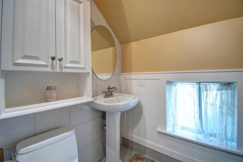 294 Southampton Drive Sw, Calgary, AB - Indoor Photo Showing Bathroom