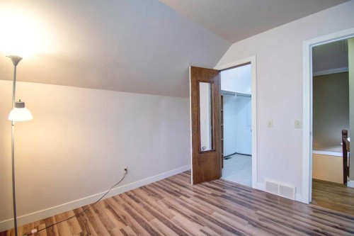 294 Southampton Drive Sw, Calgary, AB - Indoor Photo Showing Other Room