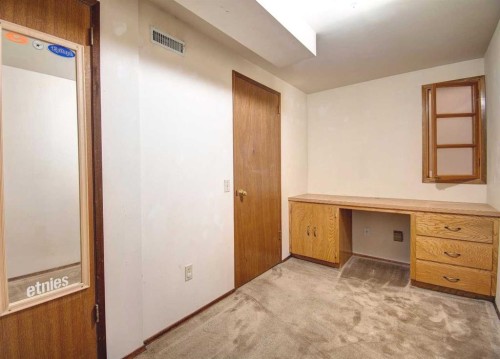 294 Southampton Drive Sw, Calgary, AB - Indoor Photo Showing Other Room
