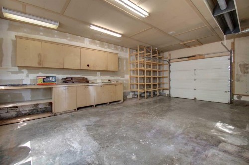 294 Southampton Drive Sw, Calgary, AB - Indoor Photo Showing Garage