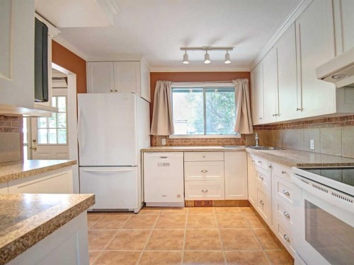 294 Southampton Drive Sw, Calgary, AB - Indoor Photo Showing Kitchen