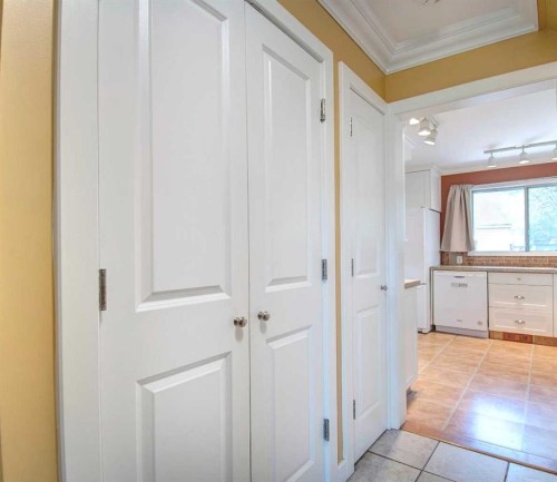 294 Southampton Drive Sw, Calgary, AB - Indoor Photo Showing Other Room