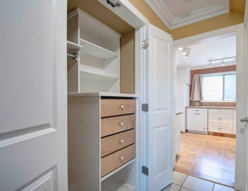 294 Southampton Drive Sw, Calgary, AB - Indoor Photo Showing Other Room
