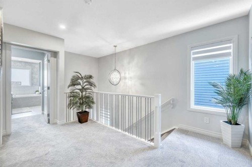 19 Crestbrook Link Sw, Calgary, AB 