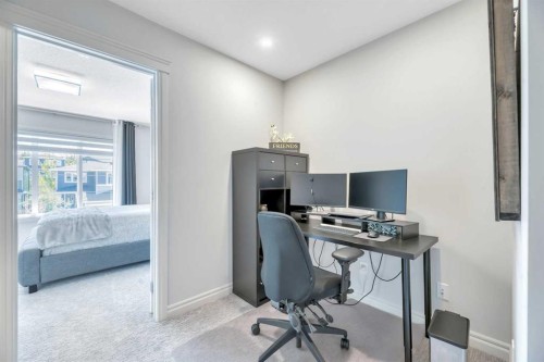 19 Crestbrook Link Sw, Calgary, AB 