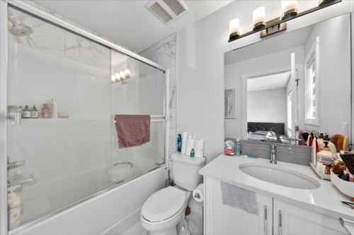 44 Saddlestone Way Ne, Calgary, AB - Indoor Photo Showing Bathroom
