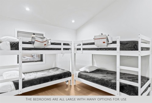 1-826 7Th Street, Canmore, AB - Indoor Photo Showing Bedroom