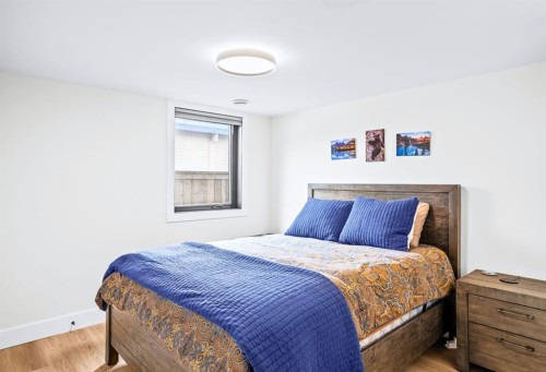 1-826 7Th Street, Canmore, AB - Indoor Photo Showing Bedroom