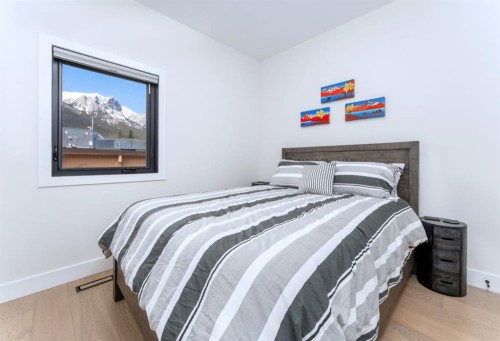 1-826 7Th Street, Canmore, AB - Indoor Photo Showing Bedroom