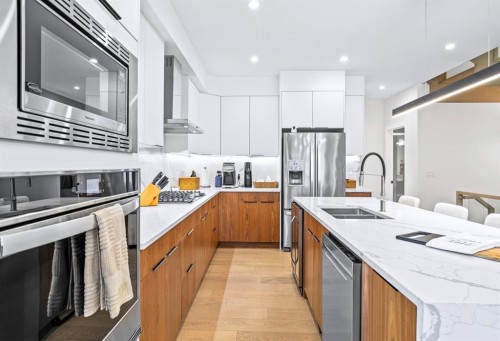 1-826 7Th Street, Canmore, AB - Indoor Photo Showing Kitchen With Double Sink With Upgraded Kitchen
