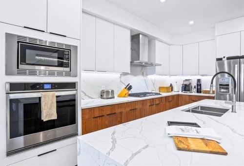 1-826 7Th Street, Canmore, AB - Indoor Photo Showing Kitchen With Double Sink With Upgraded Kitchen