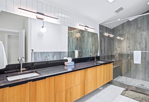 1-826 7Th Street, Canmore, AB - Indoor Photo Showing Bathroom