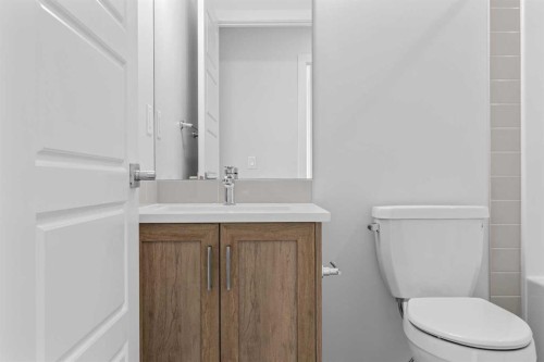 2112 152 Avenue Nw, Calgary, AB - Indoor Photo Showing Bathroom
