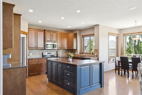 35 Tremblant Point Sw, Calgary, AB 