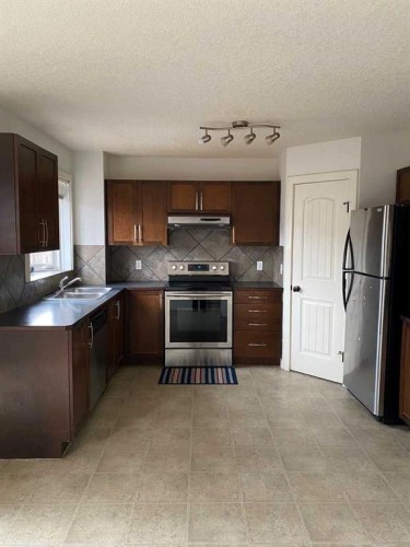 210 Saddlebrook Way Ne, Calgary, AB 